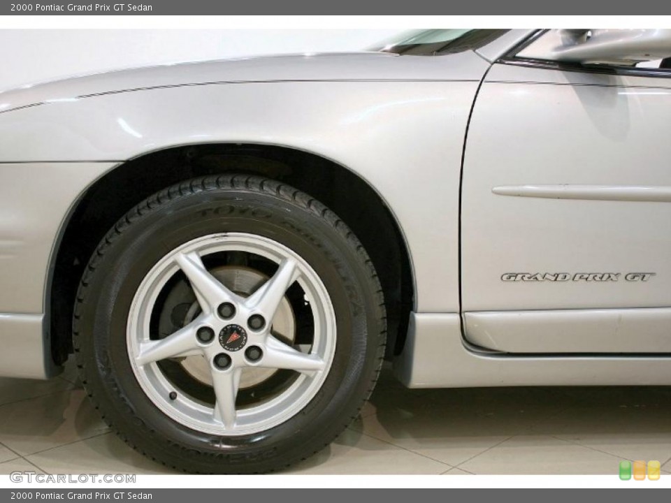 2000 Pontiac Grand Prix GT Sedan Wheel and Tire Photo #47349428