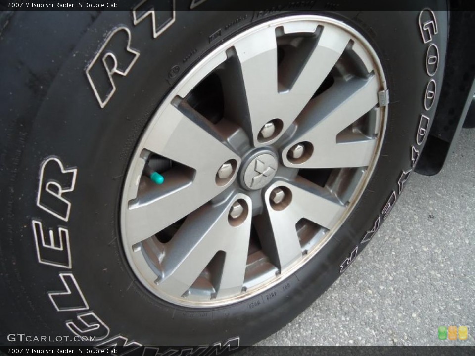 2007 Mitsubishi Raider LS Double Cab Wheel and Tire Photo #47352707
