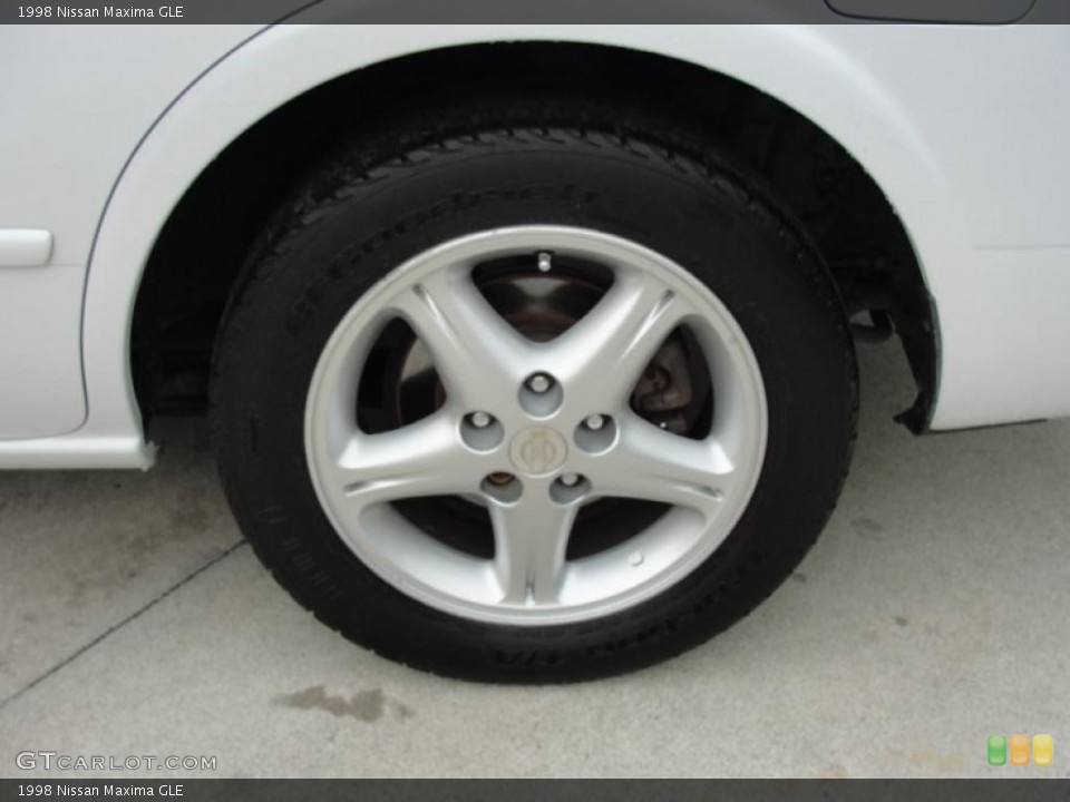 1998 Nissan Maxima GLE Wheel and Tire Photo #47358212