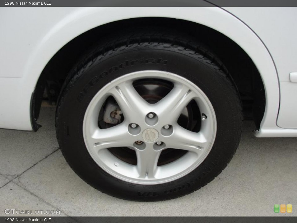1998 Nissan Maxima GLE Wheel and Tire Photo #47358224