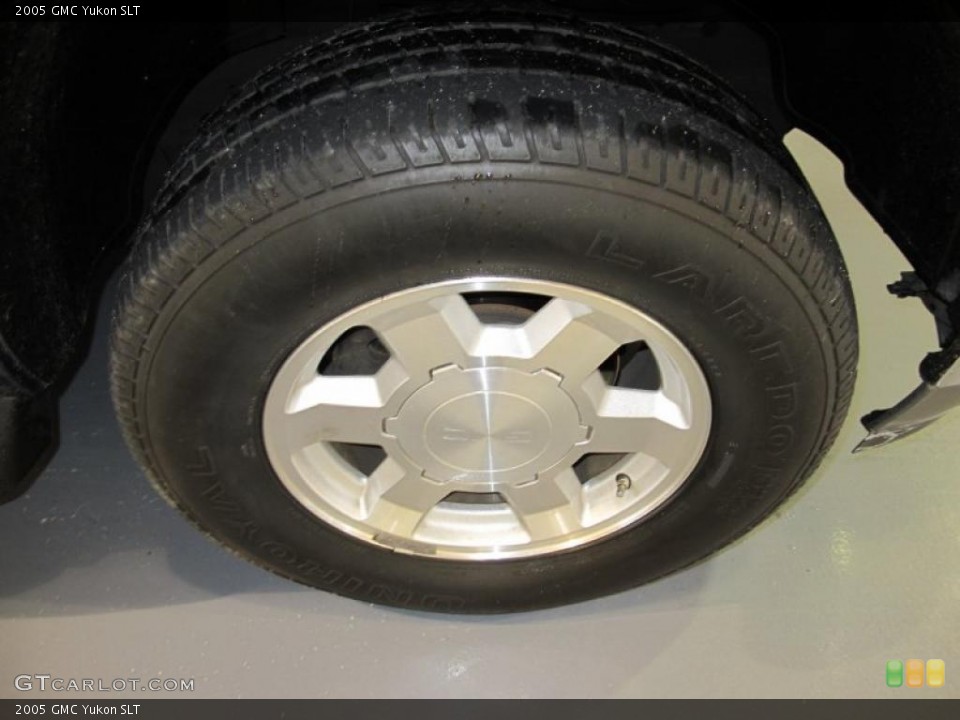 2005 GMC Yukon SLT Wheel and Tire Photo #47361554