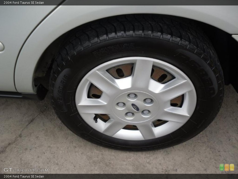 2004 Ford Taurus SE Sedan Wheel and Tire Photo #47372456