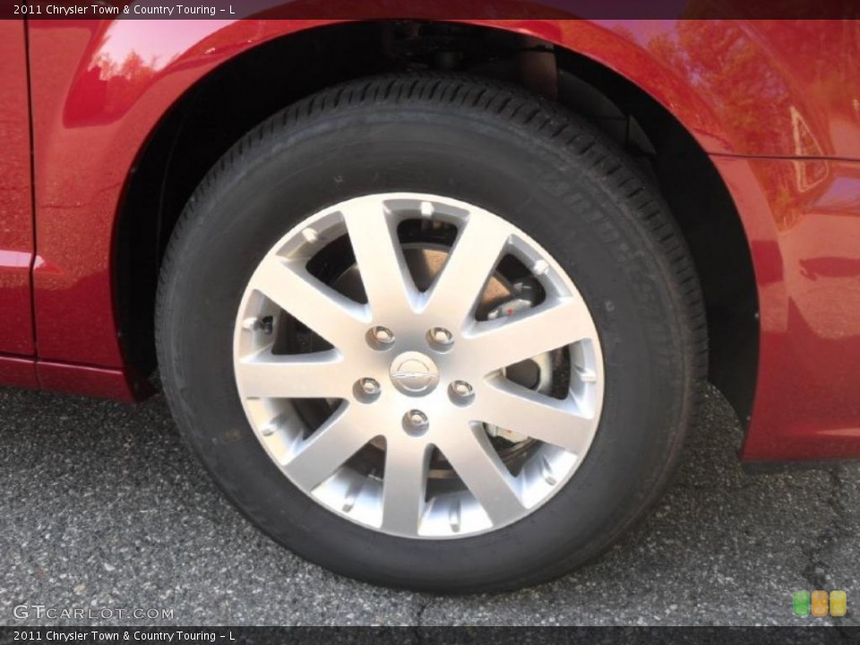 2011 Chrysler Town & Country Touring - L Wheel and Tire Photo #47381525