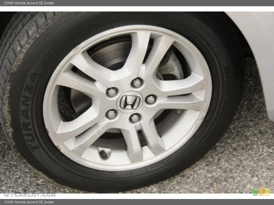 2006 Honda Accord SE Sedan Wheel and Tire Photo #47458603