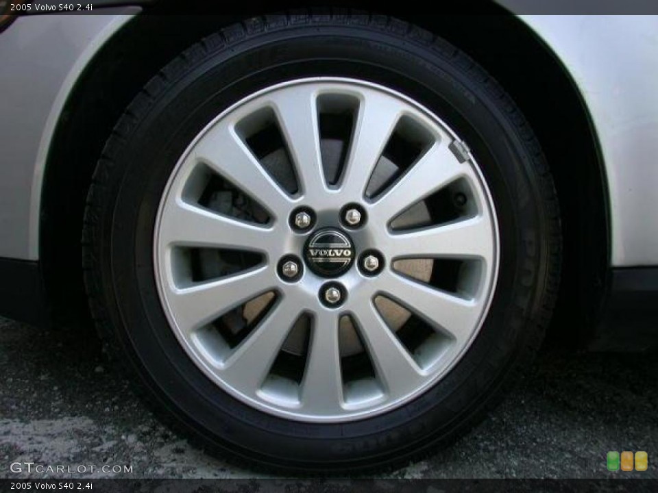 2005 Volvo S40 2.4i Wheel and Tire Photo #47547041