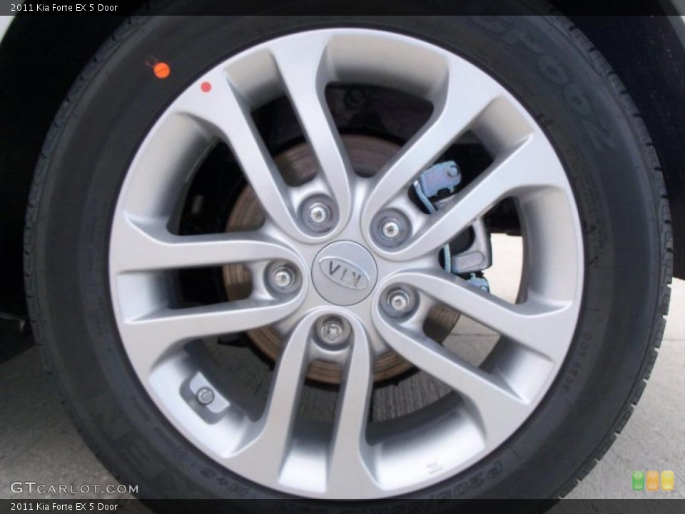 2011 Kia Forte EX 5 Door Wheel and Tire Photo #47587885