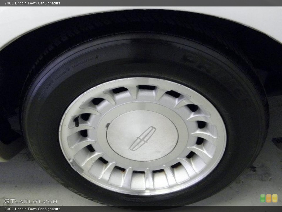 2001 Lincoln Town Car Signature Wheel and Tire Photo #47608436
