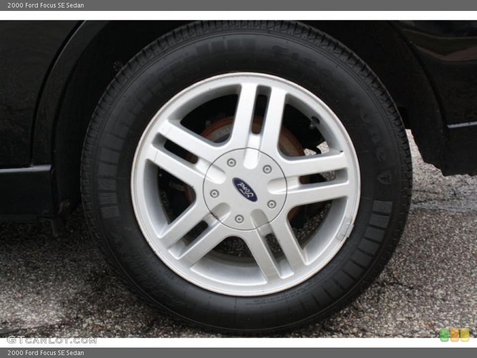 2000 Ford Focus SE Sedan Wheel and Tire Photo #47743045