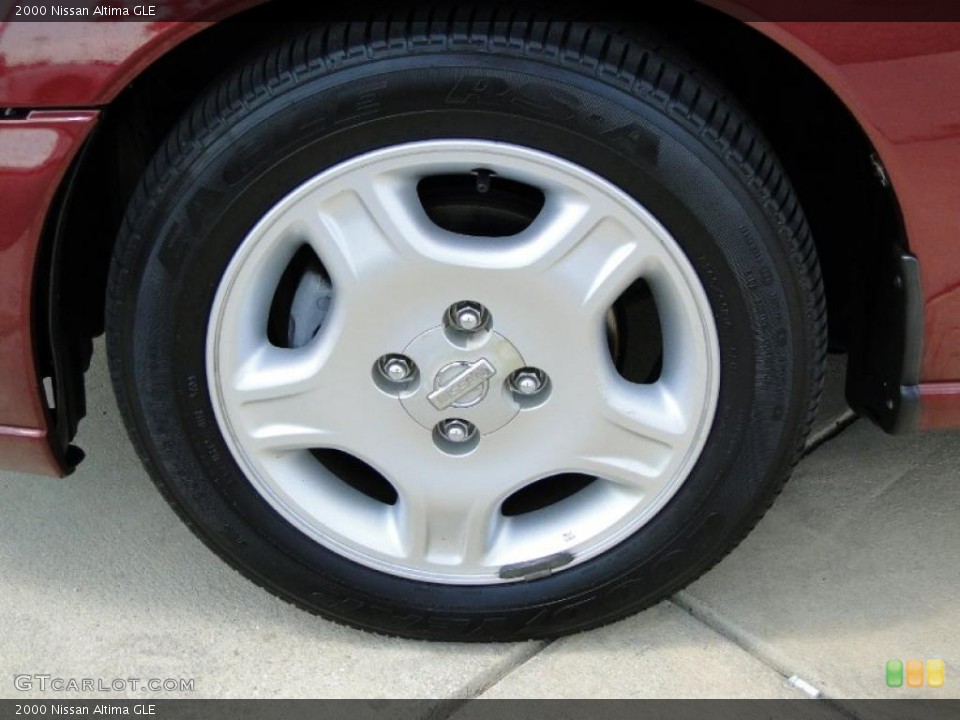 2000 Nissan Altima GLE Wheel and Tire Photo #47848224