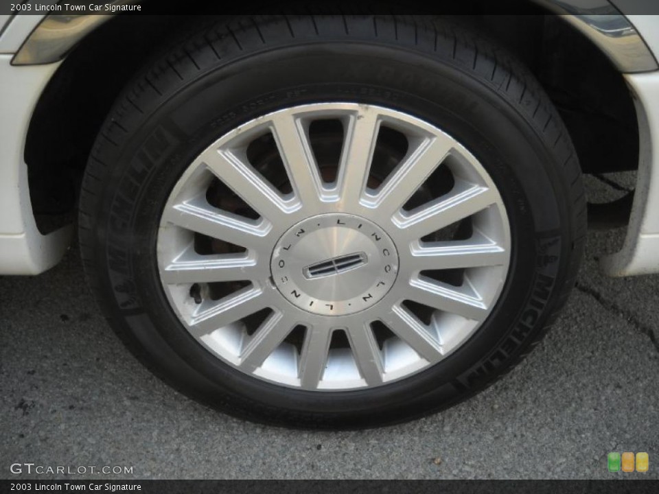 2003 Lincoln Town Car Signature Wheel and Tire Photo #47880128
