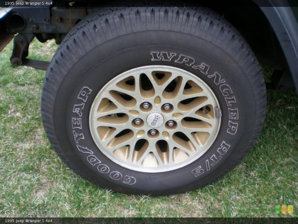 1995 Jeep Wrangler S 4x4 Wheel and Tire Photo #47926839