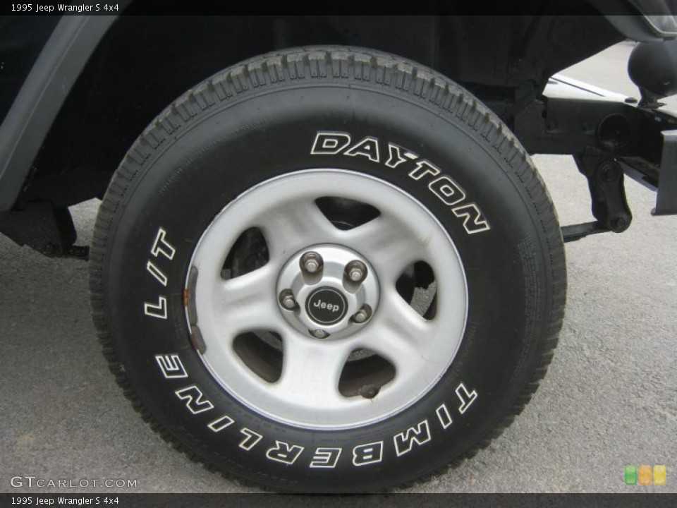 1995 Jeep Wrangler S 4x4 Wheel and Tire Photo #47948055