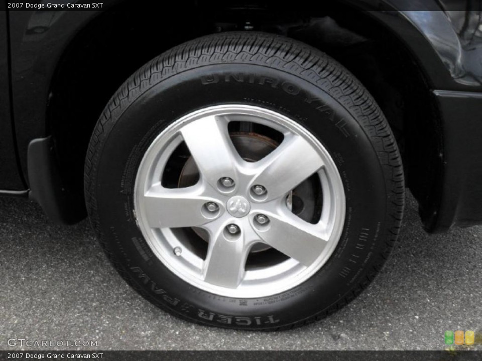 2007 Dodge Grand Caravan SXT Wheel and Tire Photo #48023871