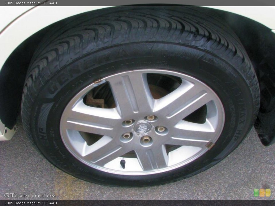 2005 Dodge Magnum SXT AWD Wheel and Tire Photo #48043815