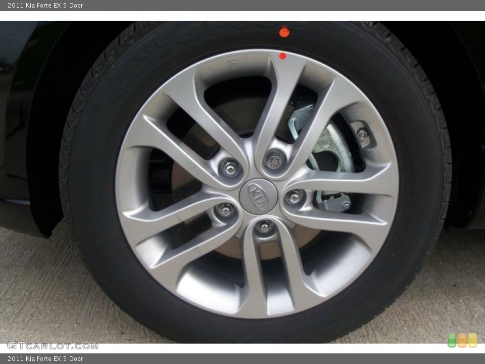 2011 Kia Forte EX 5 Door Wheel and Tire Photo #48078708