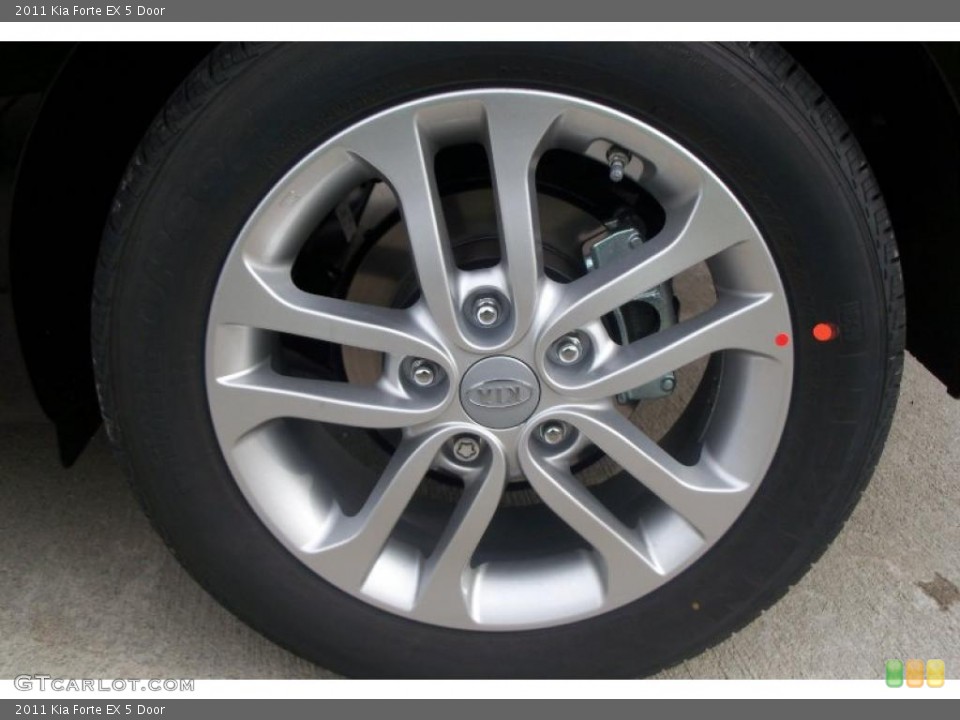 2011 Kia Forte EX 5 Door Wheel and Tire Photo #48078729