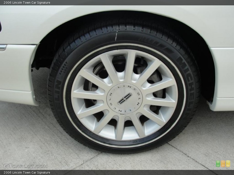 2006 Lincoln Town Car Signature Wheel and Tire Photo #48137556