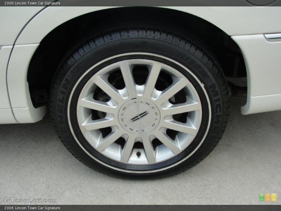 2006 Lincoln Town Car Signature Wheel and Tire Photo #48137571