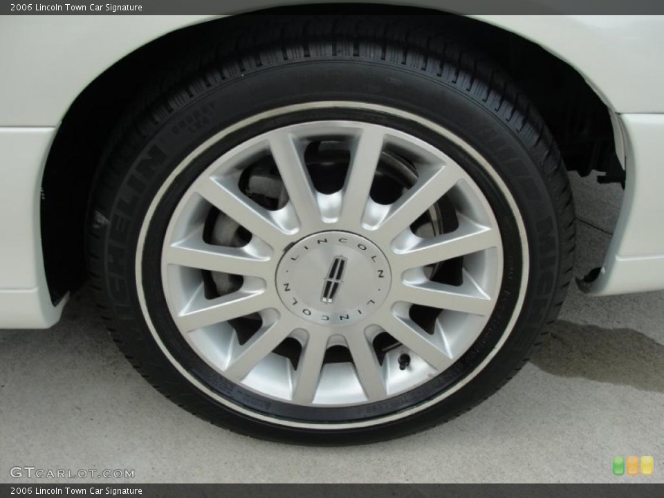 2006 Lincoln Town Car Signature Wheel and Tire Photo #48137598
