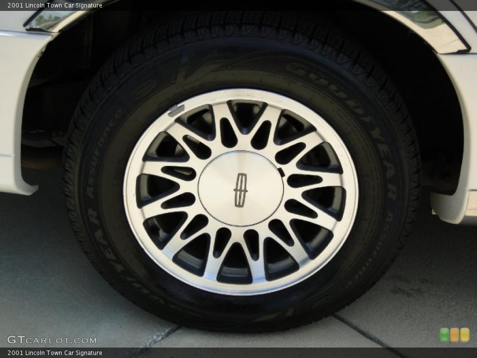 2001 Lincoln Town Car Signature Wheel and Tire Photo #48248226