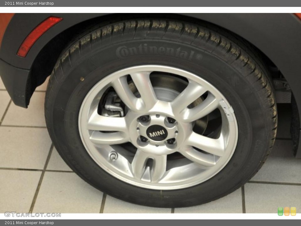 2011 Mini Cooper Hardtop Wheel and Tire Photo #48378536