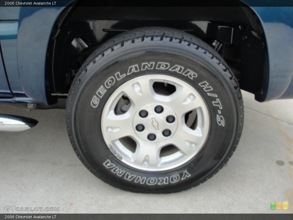 2006 Chevrolet Avalanche LT Wheel and Tire Photo #48385079