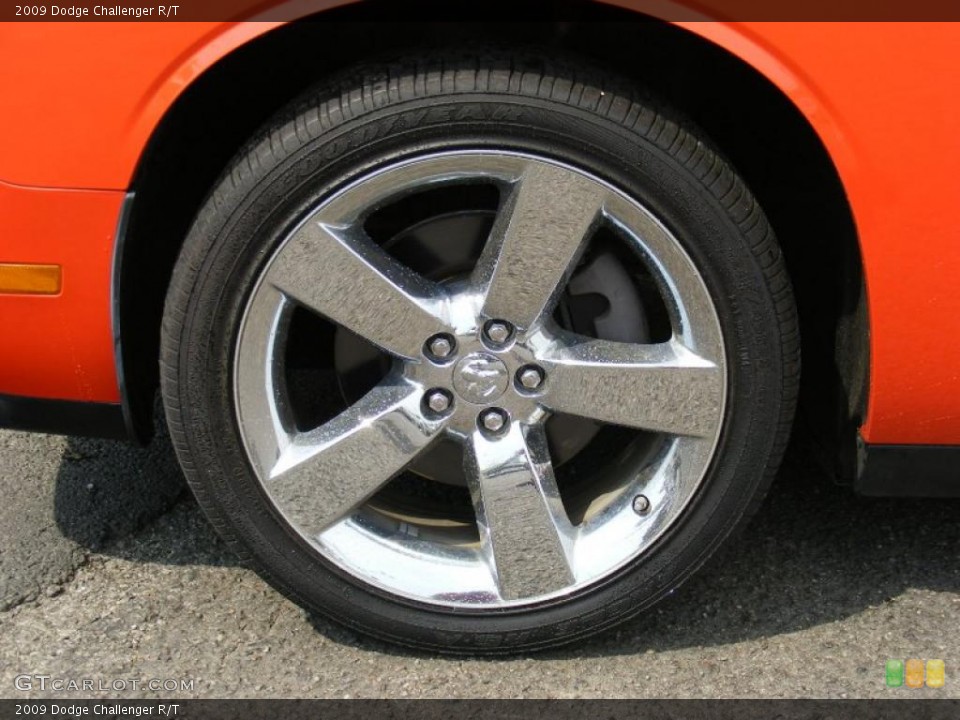 2009 Dodge Challenger R/T Wheel and Tire Photo #48428266