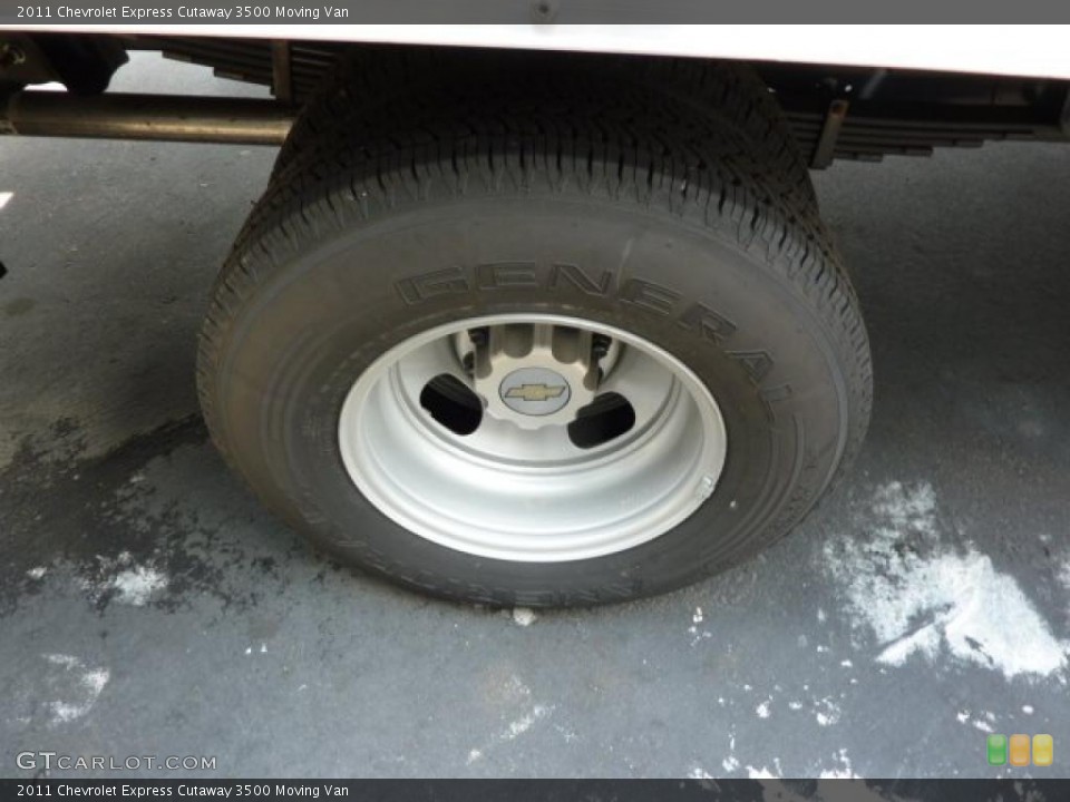 2011 Chevrolet Express Cutaway 3500 Moving Van Wheel and Tire Photo #48468558