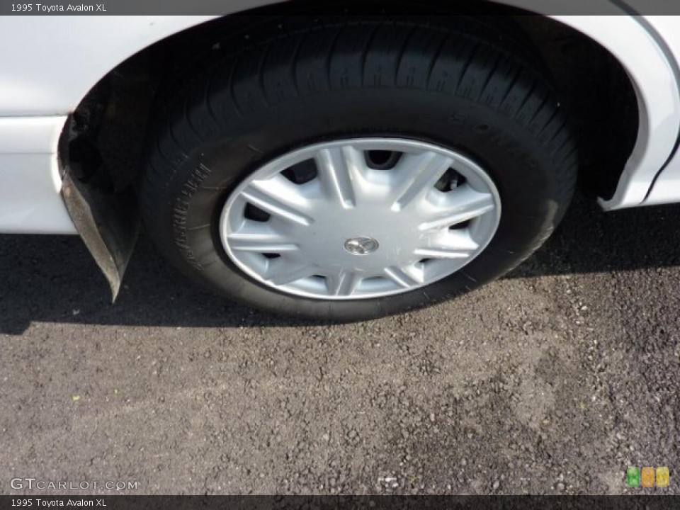 1995 Toyota Avalon XL Wheel and Tire Photo #48564589