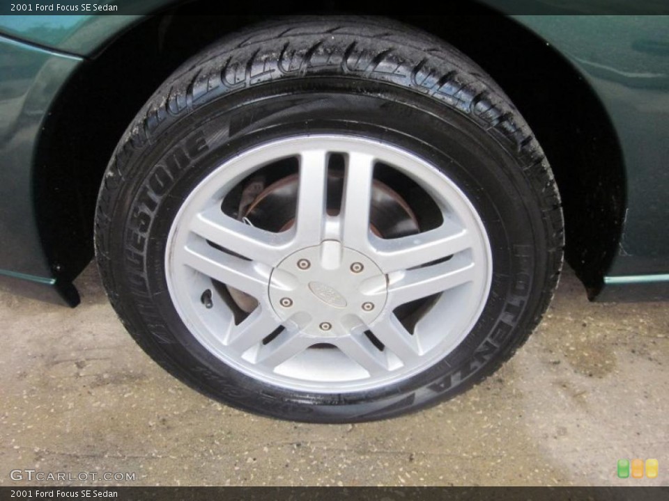 2001 Ford Focus SE Sedan Wheel and Tire Photo #48635501