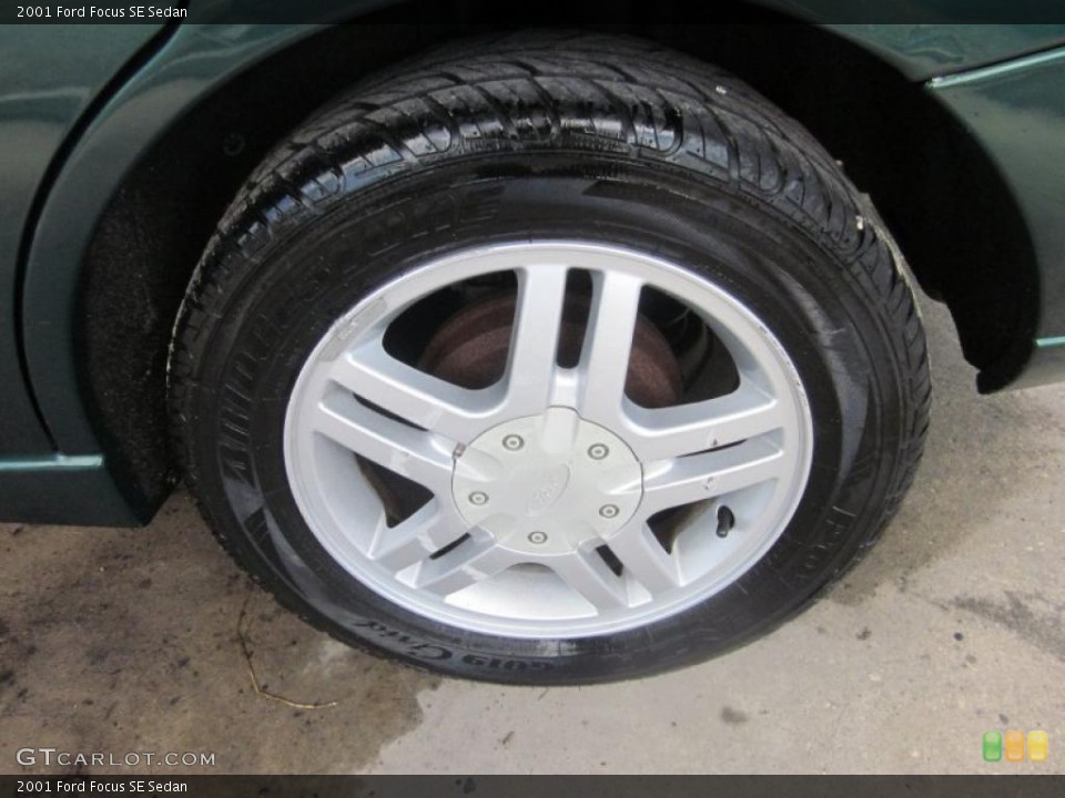 2001 Ford Focus SE Sedan Wheel and Tire Photo #48635543