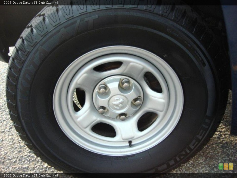 2005 Dodge Dakota ST Club Cab 4x4 Wheel and Tire Photo #48672354