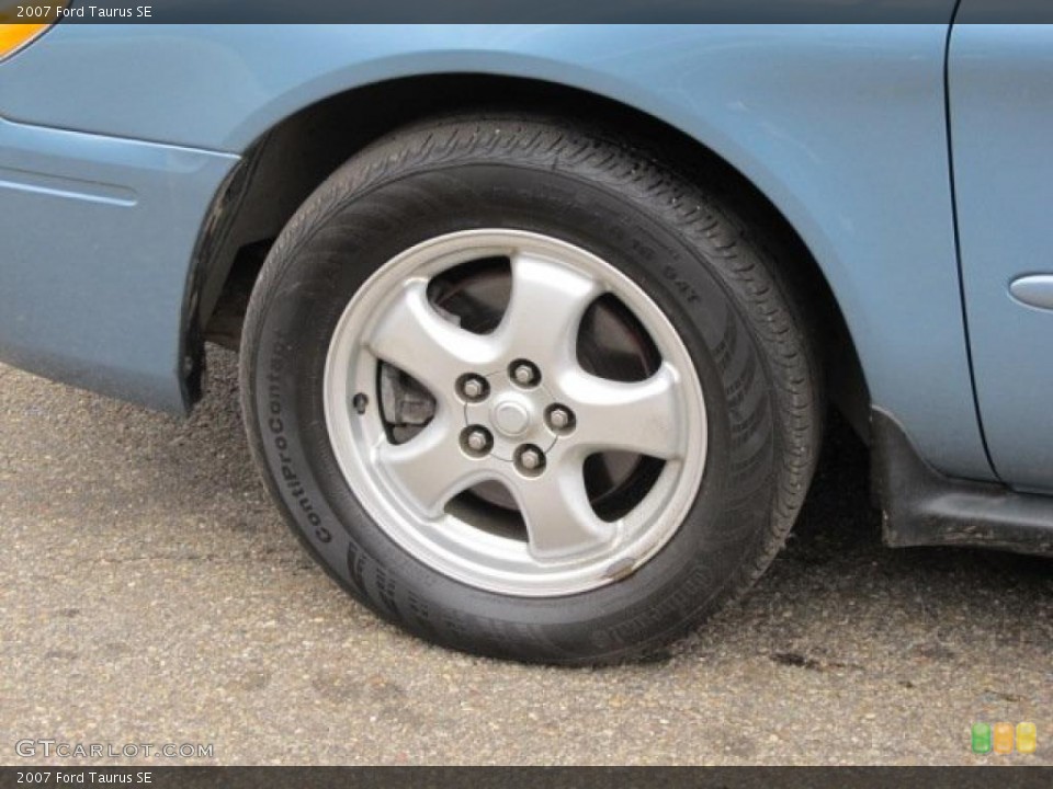 2007 Ford Taurus SE Wheel and Tire Photo #48681260