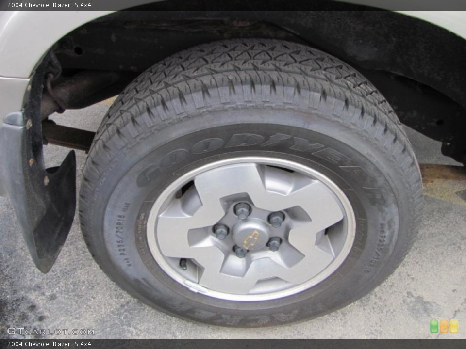 2004 Chevrolet Blazer LS 4x4 Wheel and Tire Photo #48695223