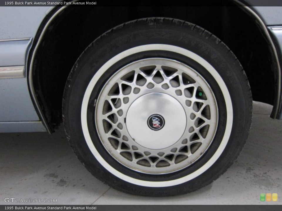 1995 Buick Park Avenue  Wheel and Tire Photo #49053209