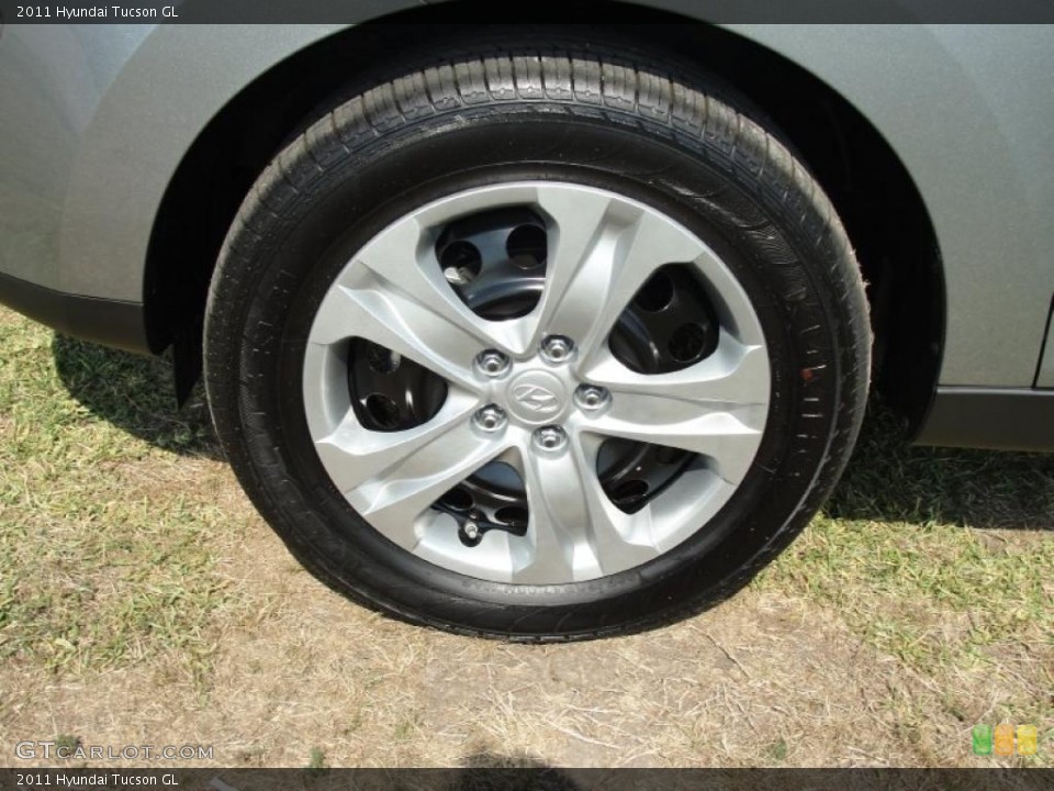 2011 Hyundai Tucson GL Wheel and Tire Photo #49124456