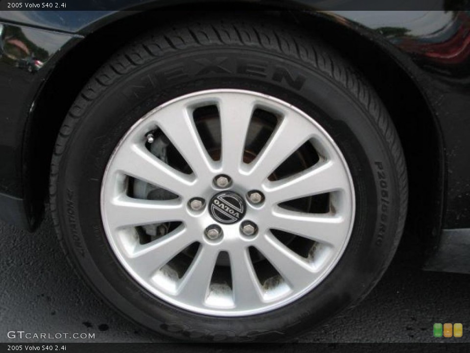 2005 Volvo S40 2.4i Wheel and Tire Photo #49127579