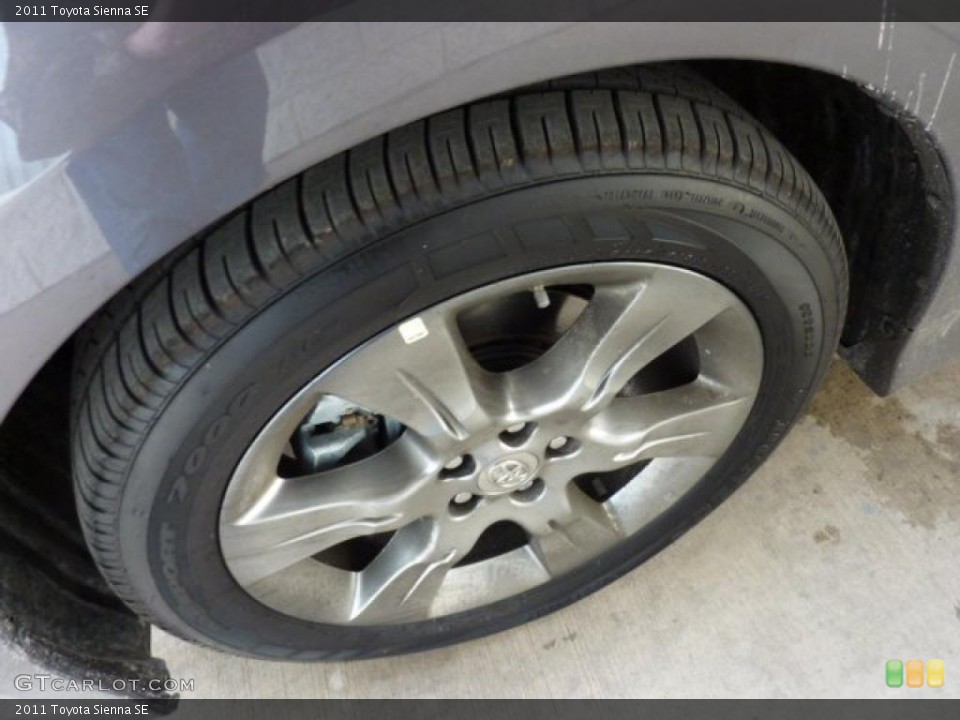 2011 Toyota Sienna SE Wheel and Tire Photo #49227251