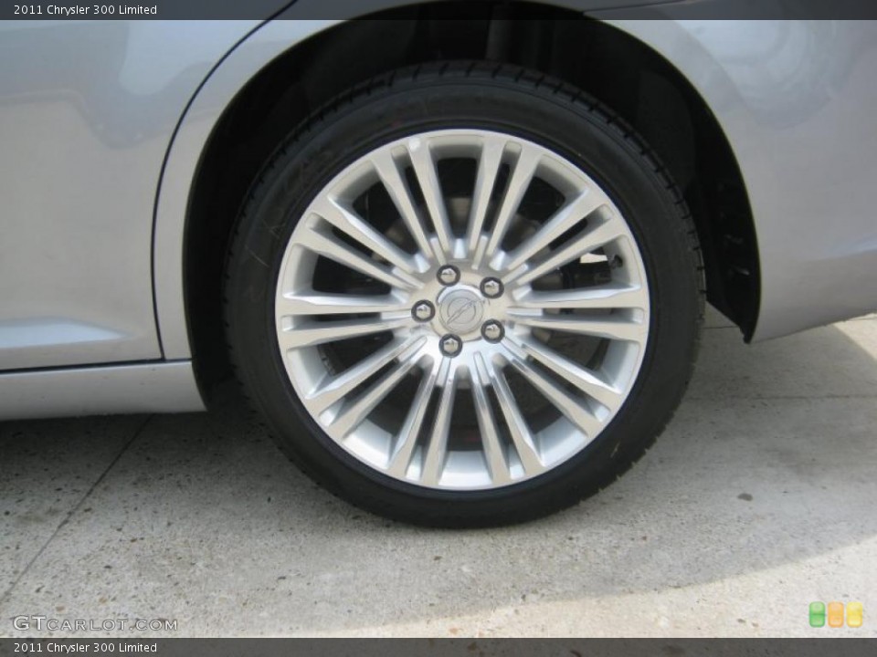 2011 Chrysler 300 Limited Wheel and Tire Photo #49231634