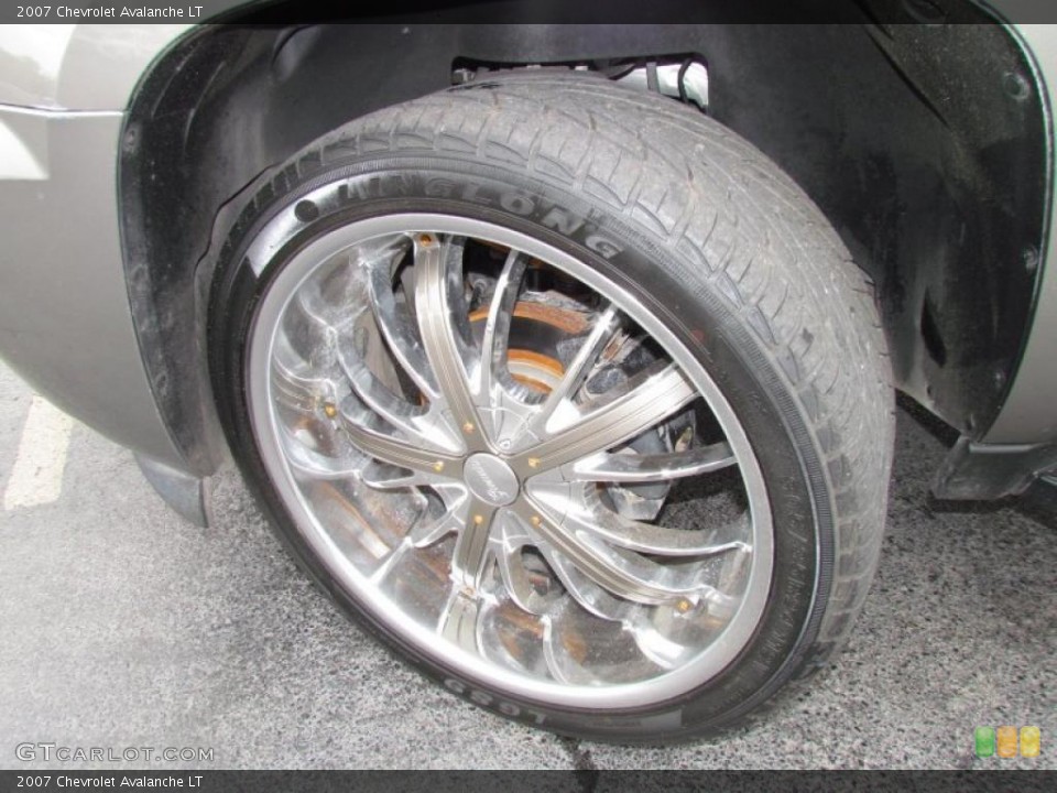 2007 Chevrolet Avalanche Custom Wheel and Tire Photo #49277486