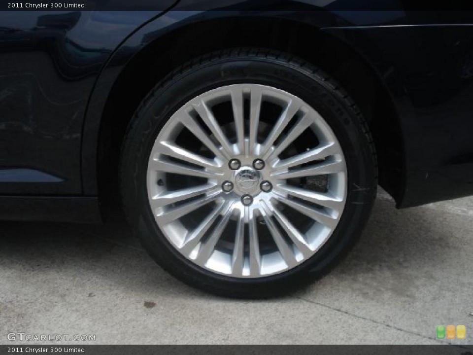 2011 Chrysler 300 Limited Wheel and Tire Photo #49281317