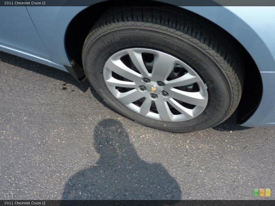 2011 Chevrolet Cruze LS Wheel and Tire Photo #49302918