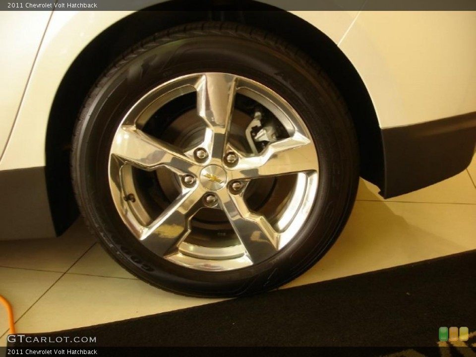 2011 Chevrolet Volt Hatchback Wheel and Tire Photo #49315485