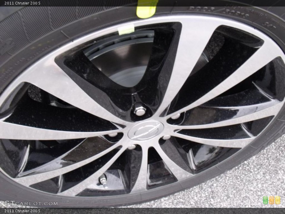 2011 Chrysler 200 S Wheel and Tire Photo #49394285