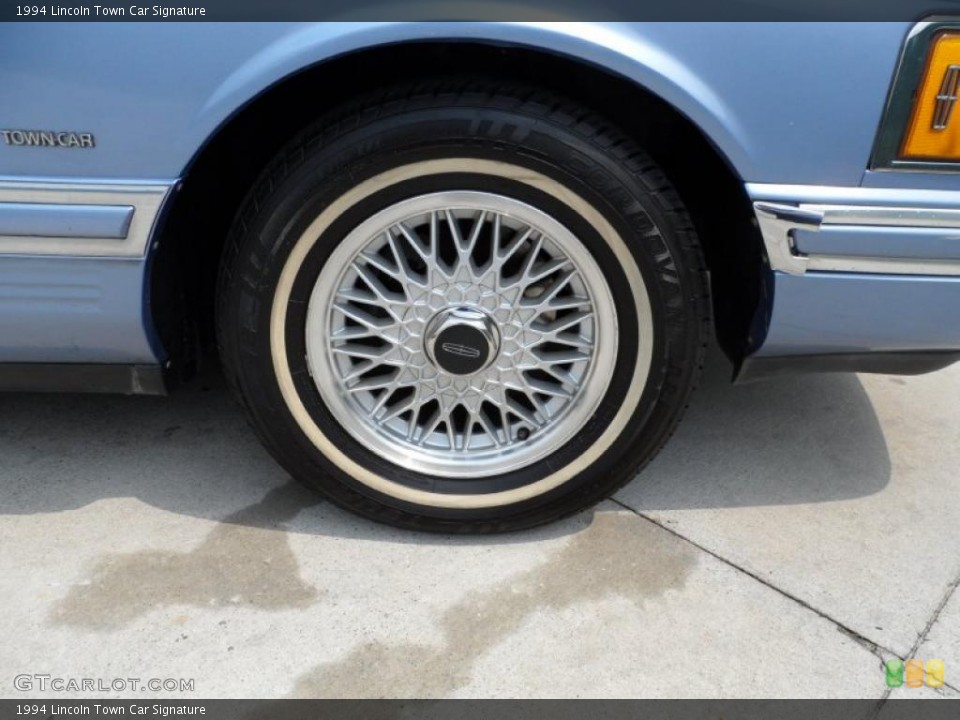 1994 Lincoln Town Car Signature Wheel and Tire Photo #49591276