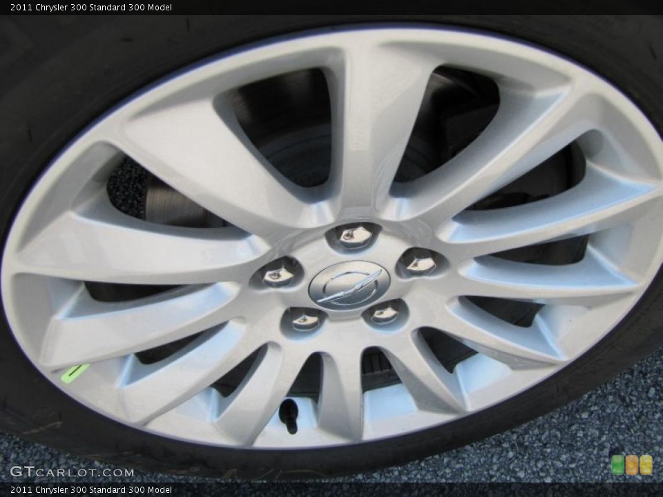 2011 Chrysler 300  Wheel and Tire Photo #49622122