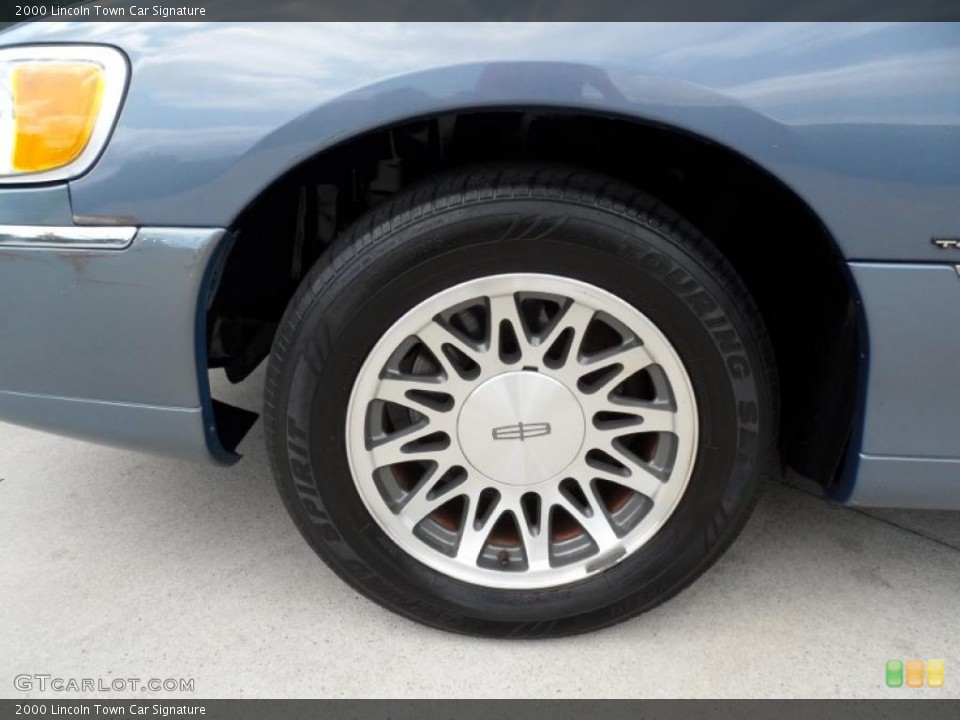 2000 Lincoln Town Car Signature Wheel and Tire Photo #49747366