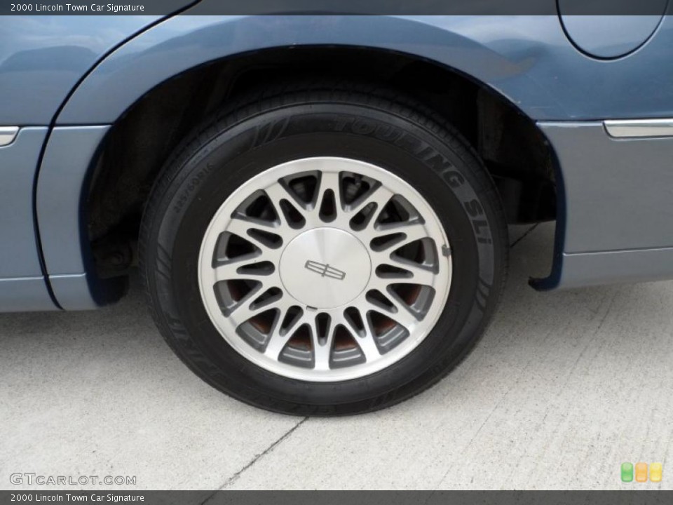 2000 Lincoln Town Car Signature Wheel and Tire Photo #49747369