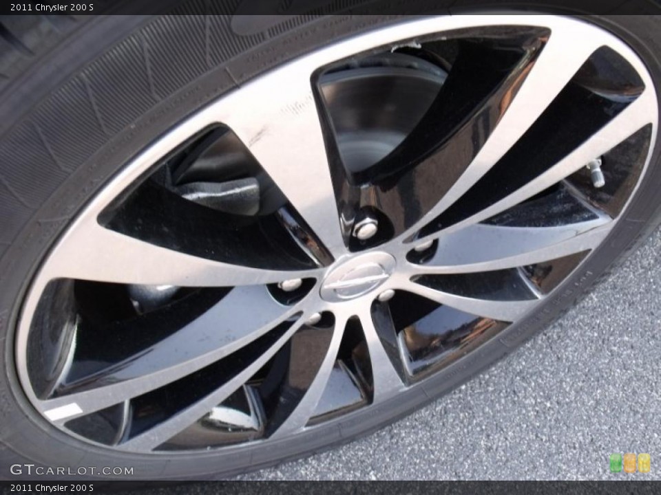 2011 Chrysler 200 S Wheel and Tire Photo #49775191