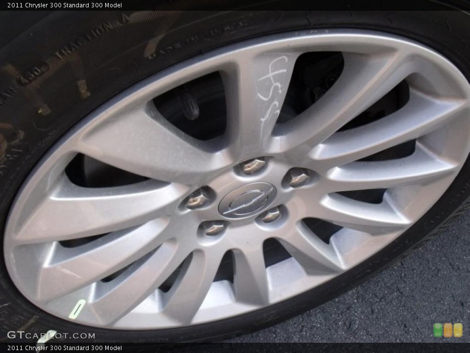 2011 Chrysler 300  Wheel and Tire Photo #49775626